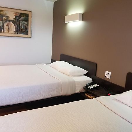 Joys Inn Innisfail, Ab 외부 사진