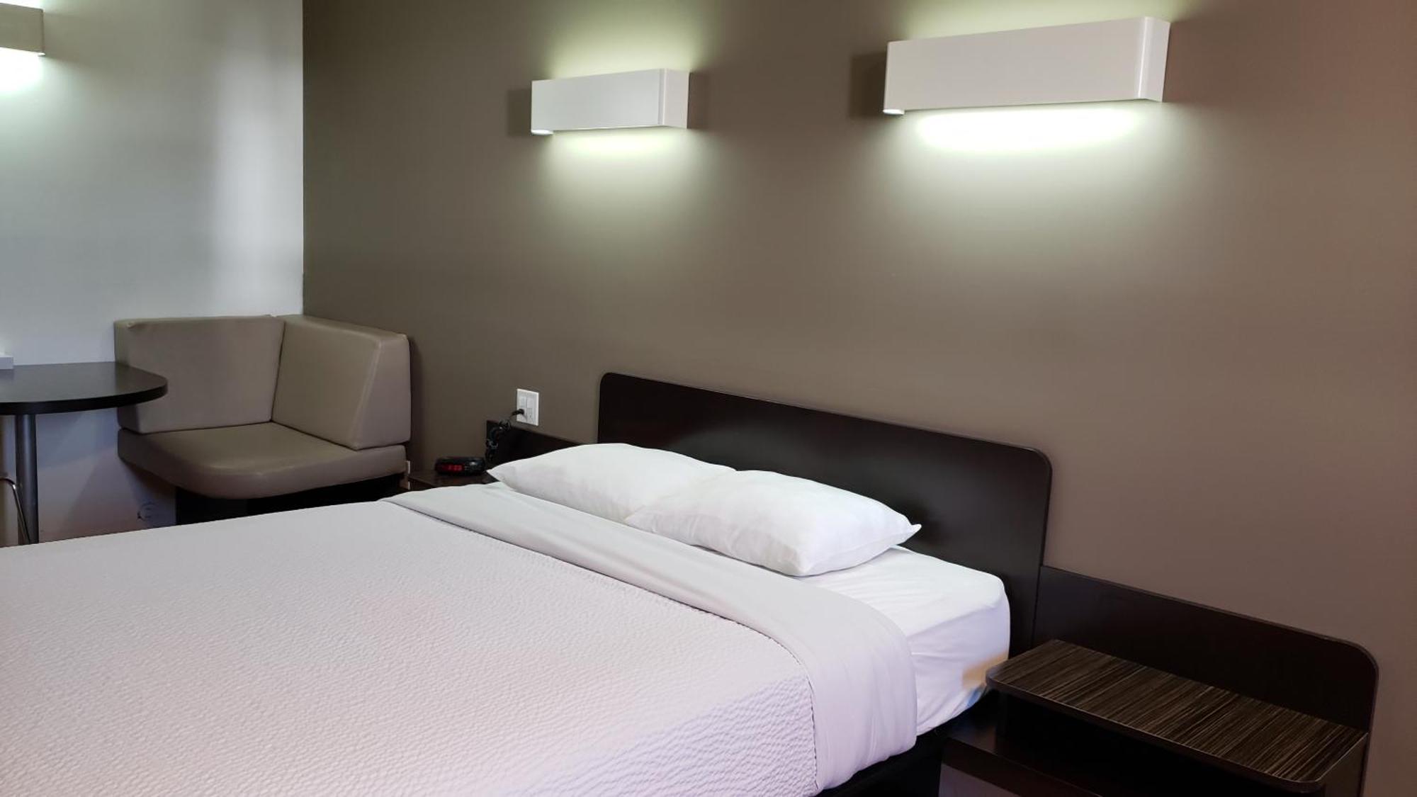 Joys Inn Innisfail, Ab 외부 사진