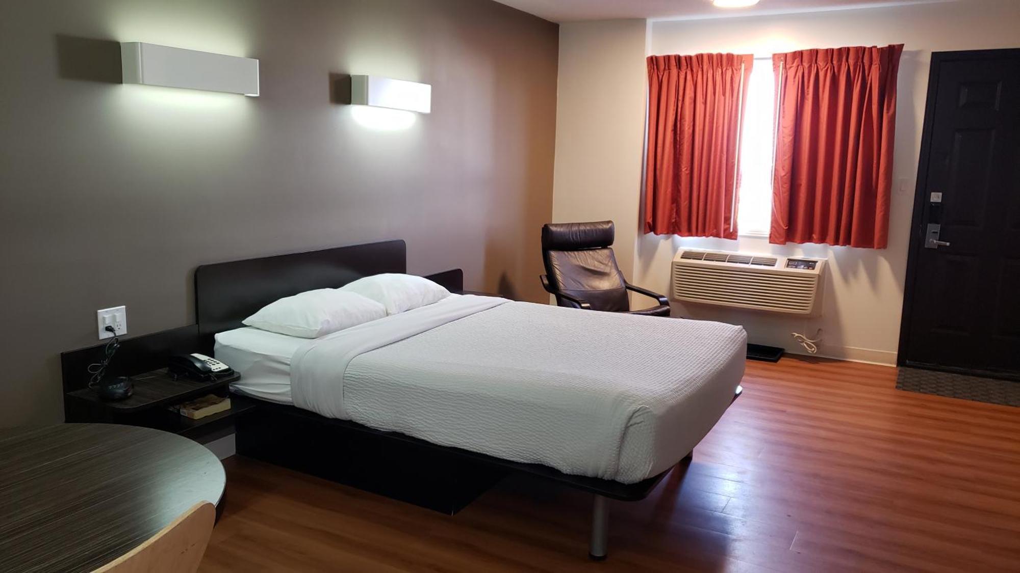 Joys Inn Innisfail, Ab 외부 사진